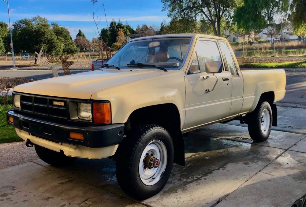 1984 TOYOTA PICK-UP