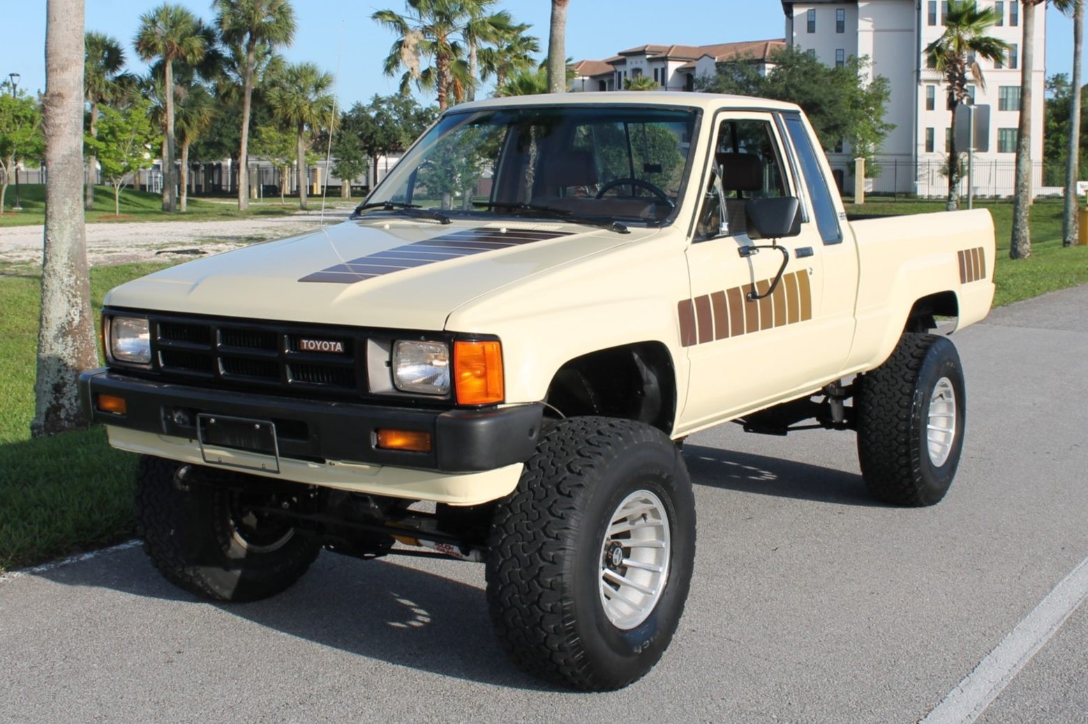 1985 TOYOTA PICK-UP