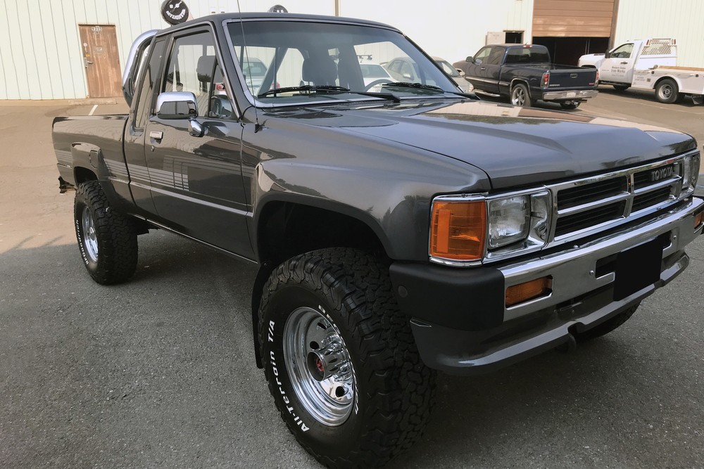 1987 TOYOTA PICK-UP