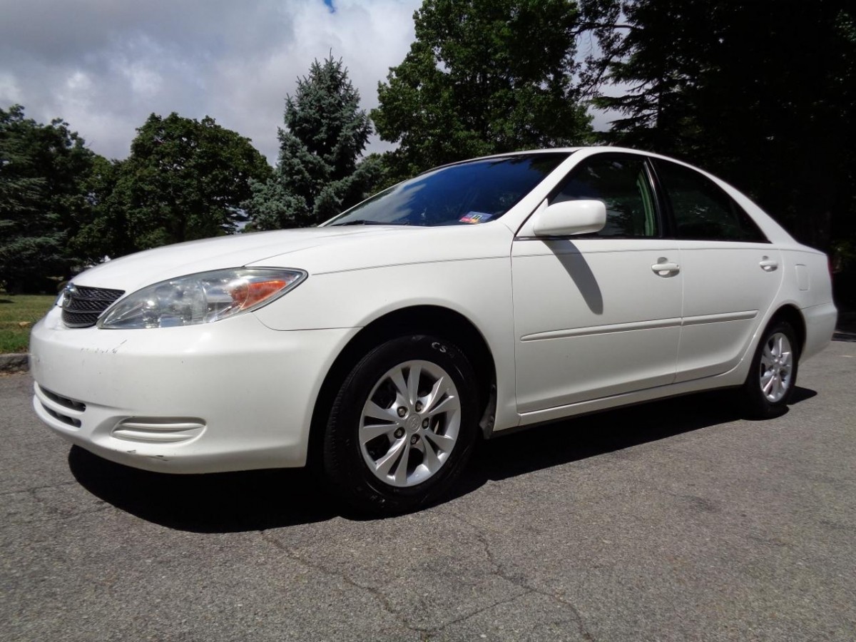 2004 TOYOTA CAMRY