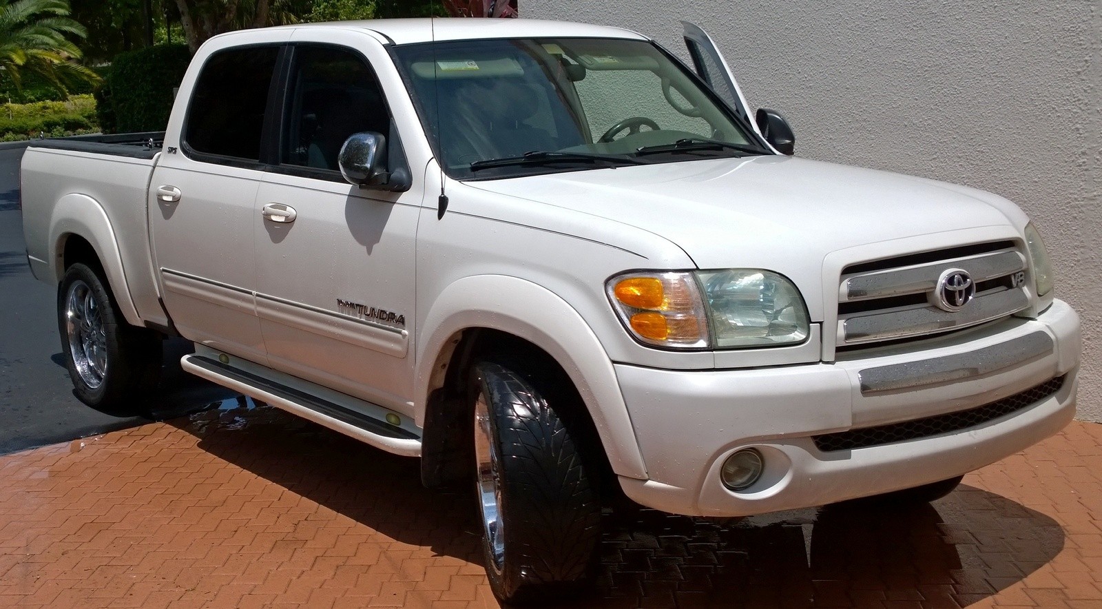 2004 TOYOTA TUNDRA