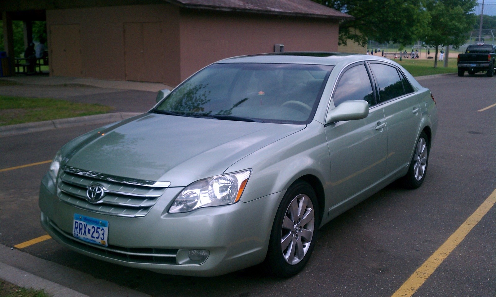 2005 TOYOTA AVALON