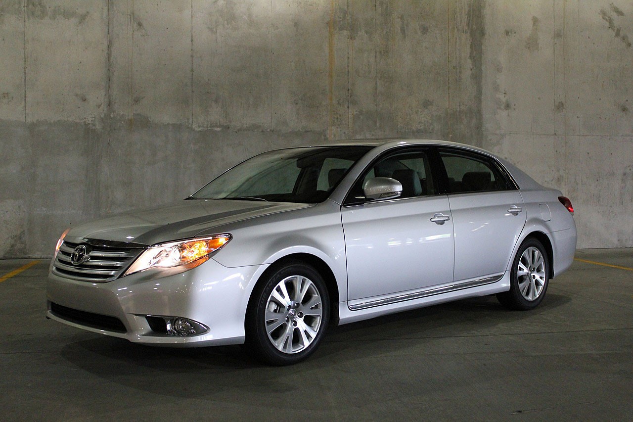 2011 TOYOTA AVALON