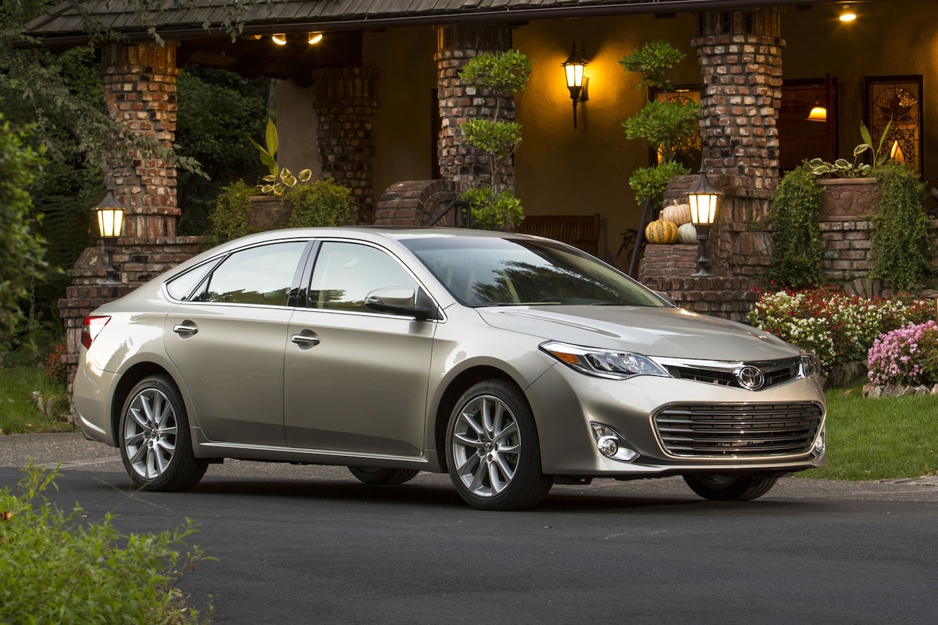 2013 TOYOTA AVALON