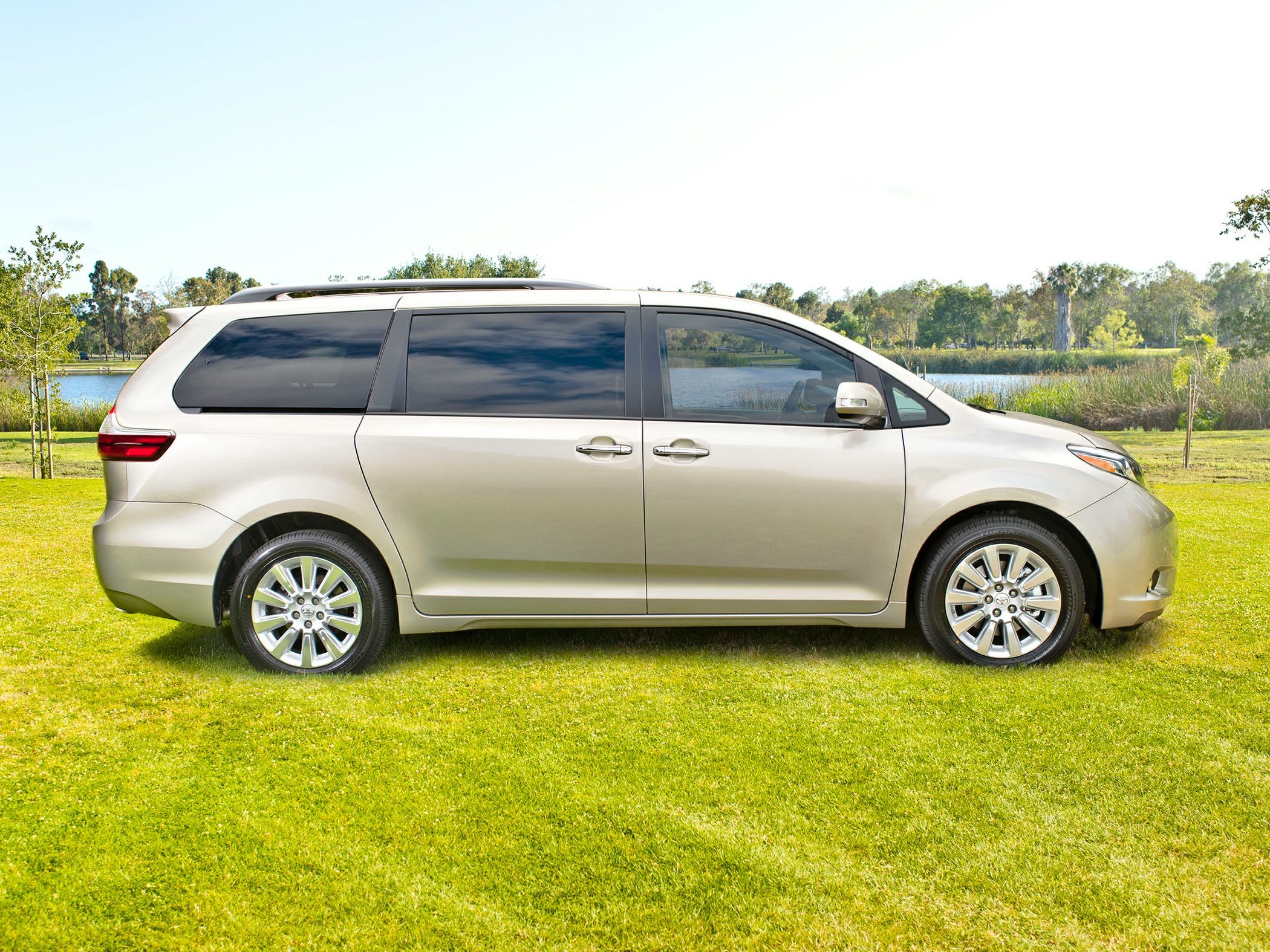 2017 TOYOTA SIENNA