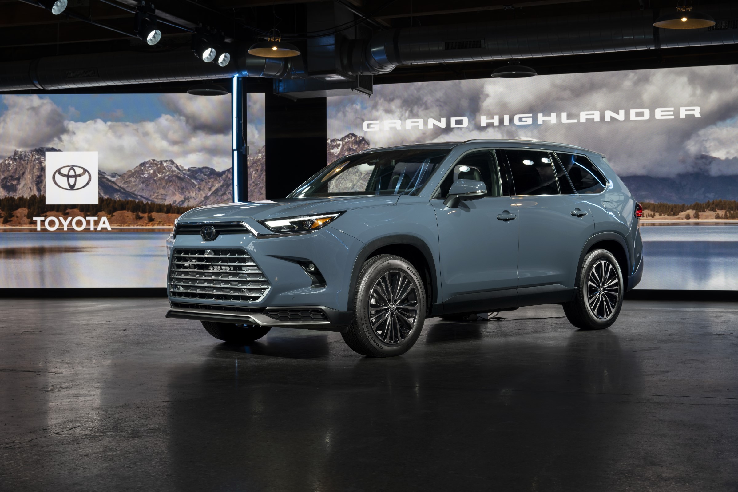 2024 TOYOTA HIGHLANDER